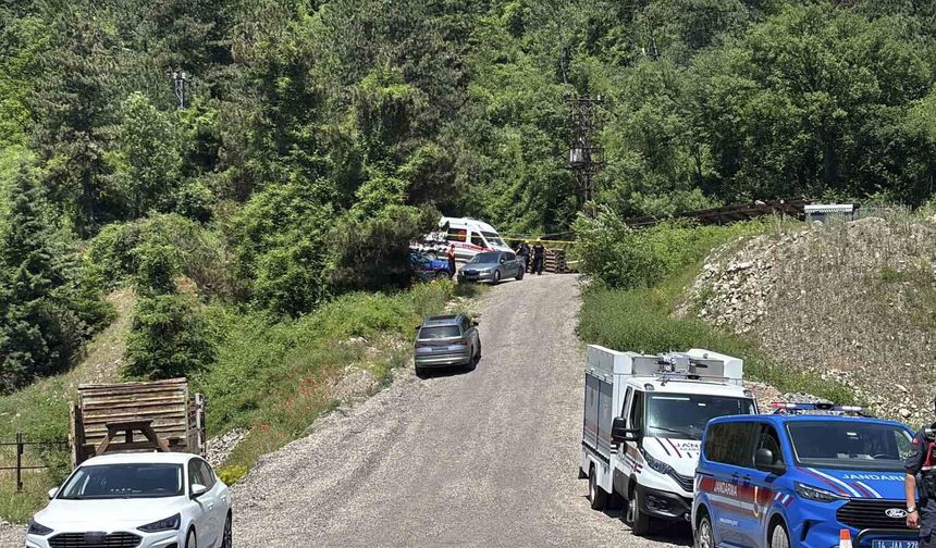 Bolu'da maden göcüğünde 12 saat geride kaldı