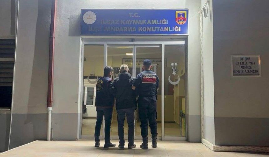 Firari şahıslar jandarmadan kaçamadı
