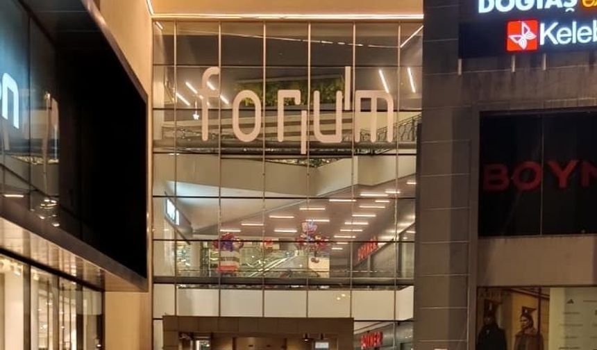 Forum Kayseri önünde bıçaklı kavga