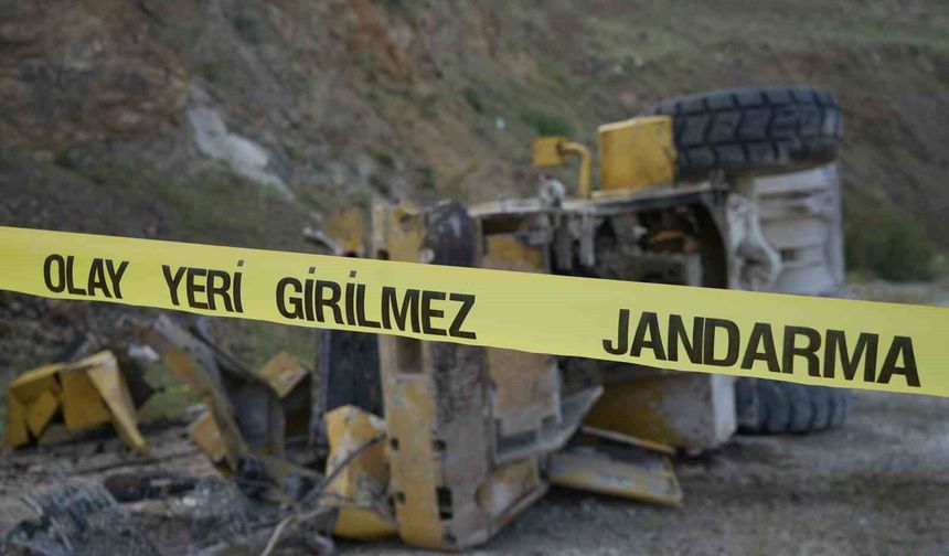 İş makinesi 20 metrelik uçurumdan yuvarlandı: Operatör ağır yaralı