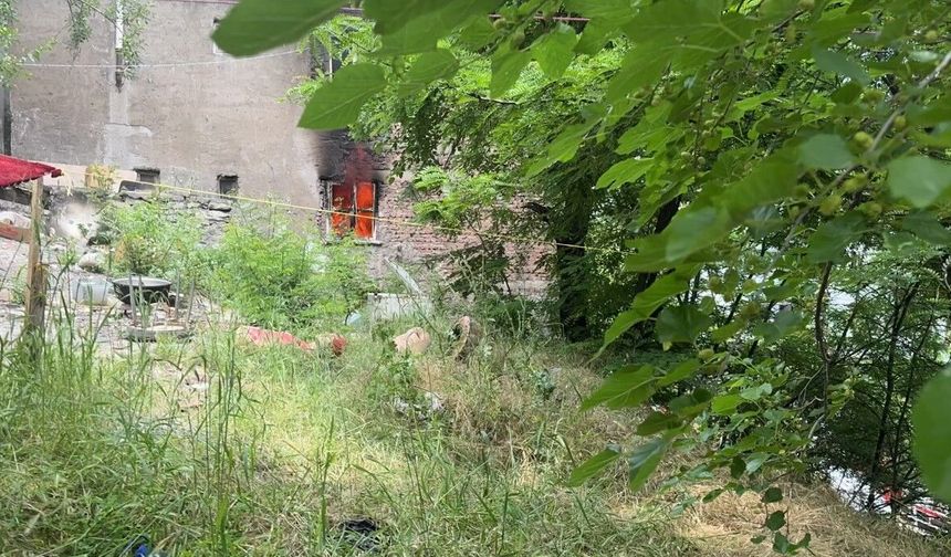 Karabük'te ev yangını büyümeden söndürüldü