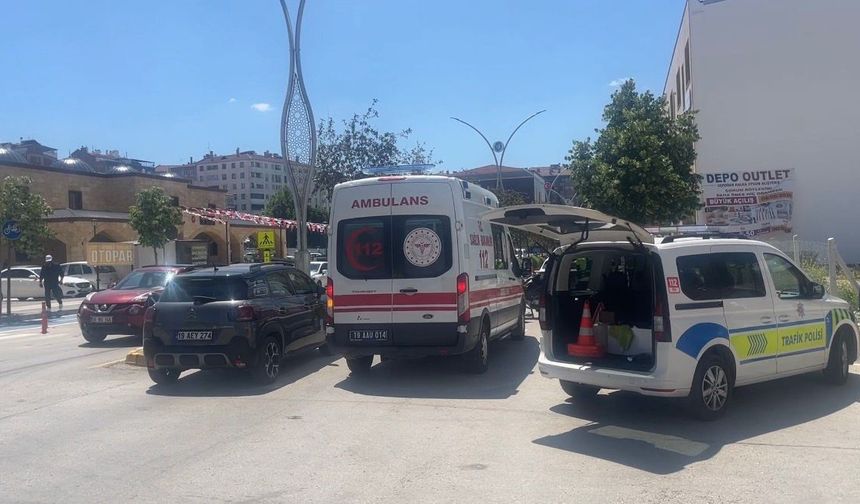 Motosikletin çarptığı yaya yaralandı