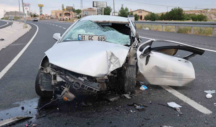 Nevşehir'de otomobil direğe çarptı: 1 çocuk ölü, 3 yaralı