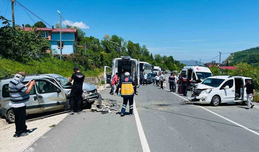 Ordu'da 3 aracın karıştığı trafik kazası: 7 yaralı