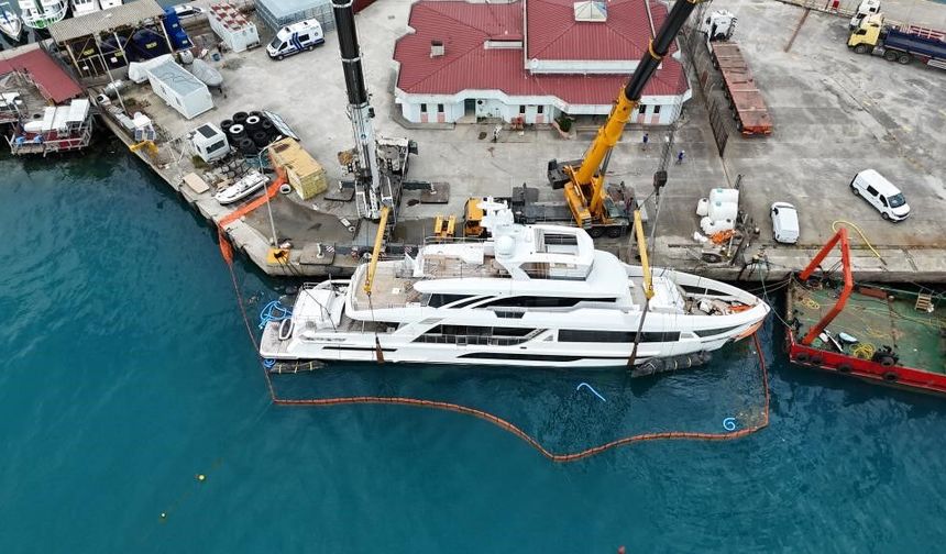 Sinop Limanı'nda batan lüks yat 7 günlük çalışmayla kurtarıldı
