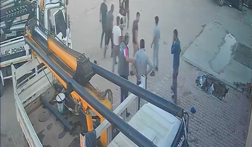 Yumruk, tokat ve tekmelerin havada uçuştuğu kavga kamerada
