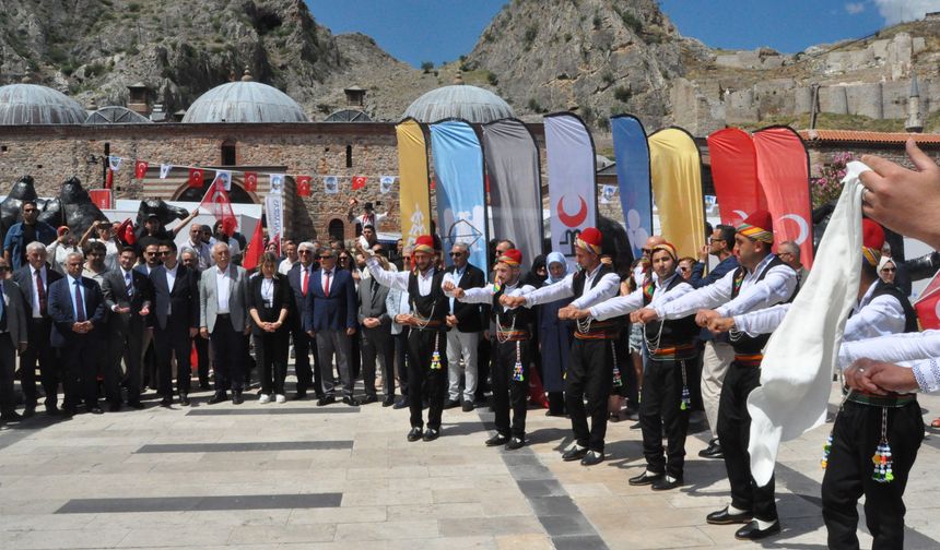 Tokat’ta Kültür Rüzgarı! "Yaşayan Miras Şöleni" Görkemli Kortejle Başladı