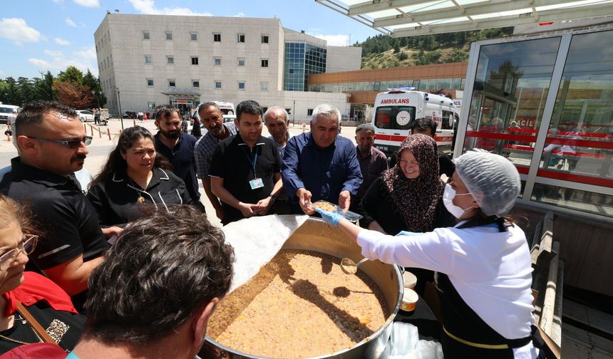 Tokat Belediyesi’nden 12 Bin Kişilik Aşure İkramı