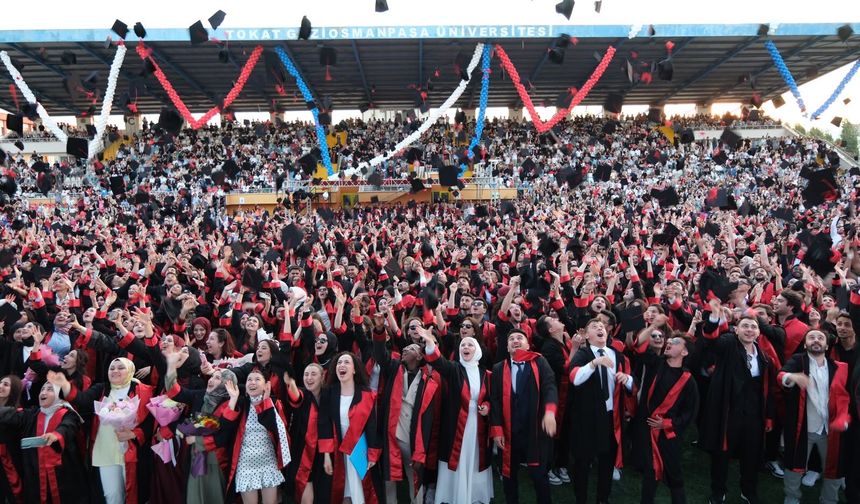 Başarılarla Büyüyen TOGÜ’de Mezuniyet Sevinci! 2026 Mezunları Geleceğe Uğurlandı