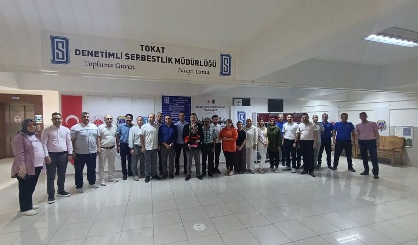 Tokat'ta Duygusal Veda! Kurum Müdürü Vedat Gülşen Yeni Görev Yerine Uğurlandı