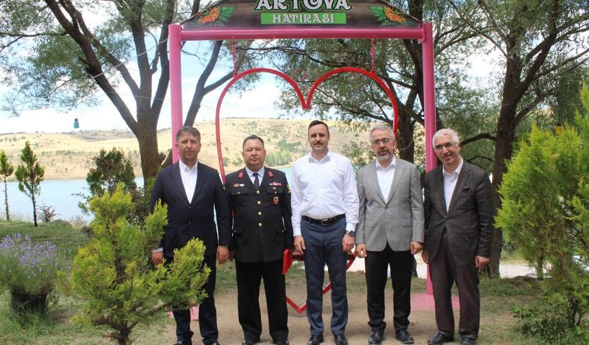 Artova’da Hizmet Eden İsimlere Teşekkür Plaketi