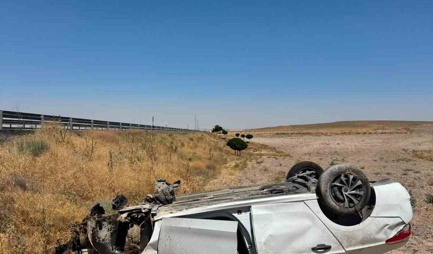 Bariyerlere çarpan otomobil takla attı: 5 yaralı