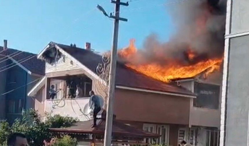 Düzce'de çatı yangını