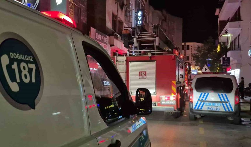 İş hanının tuvaletinde çıkan yangın paniğe neden oldu