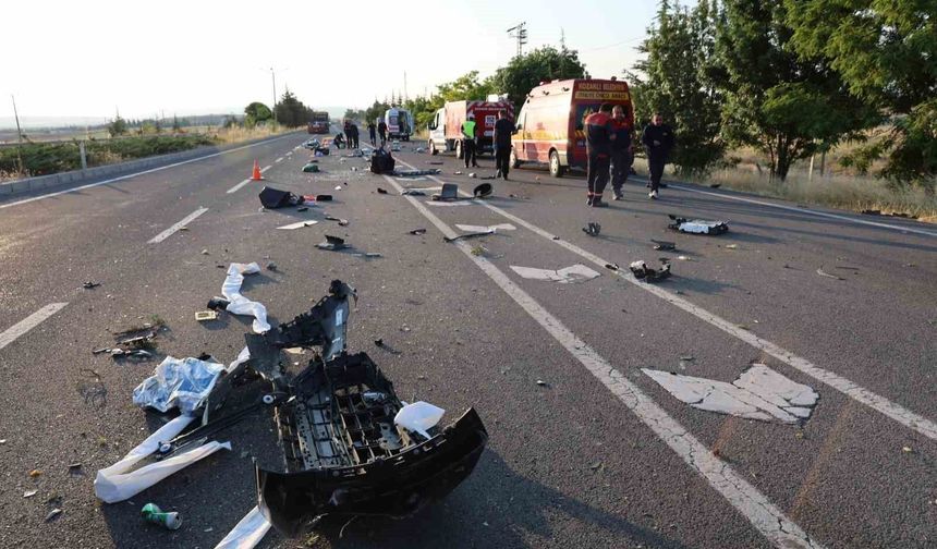 Kaza sonrası ortalık savaş alanına döndü: Aynı aileden 3 ölü 1 yaralı