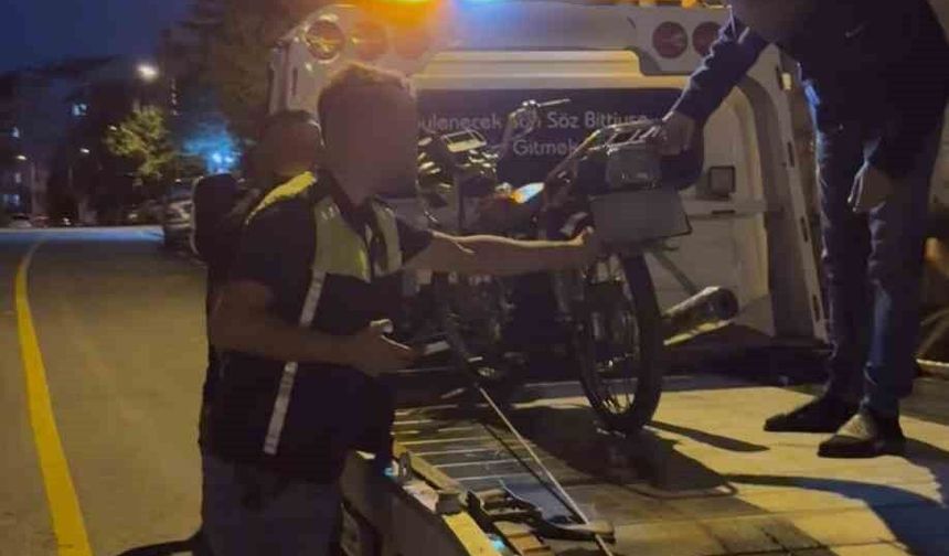 Sahte plakalı ve belgesiz kullanılan motosiklet trafikten men edildi