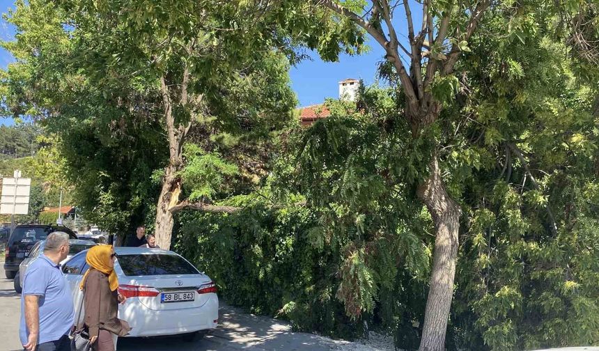 Sivas Valiliği uyarmıştı, rüzgar hasara yol açtı
