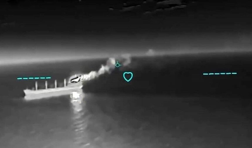 Türk bayraklı 'Mv Reyhan Sarı' isimli kuru yük gemisine yapılan dron saldırısının görüntüleri ortaya çıktı
