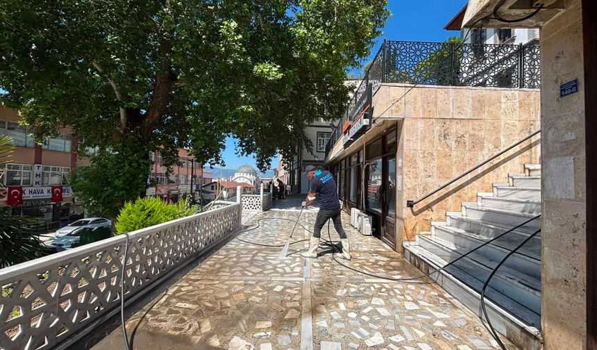 Tokat ve Niksar Belediyelerinden Tarihi Dayanışma! İlçenin Kültürel Mirası Jet Hızıyla Temizlendi