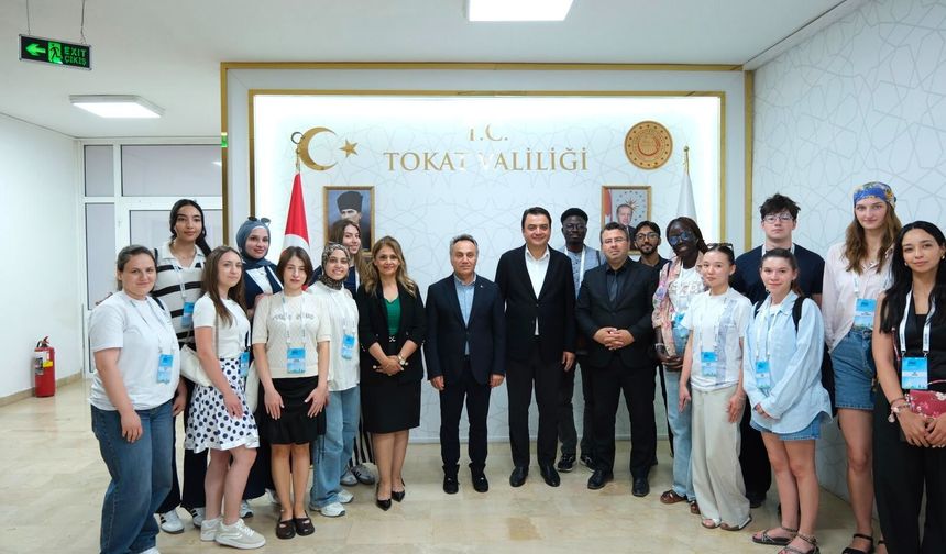 Kültürlerarası Köprü Tokat’ta Kuruldu! 14 Ülkeden 15 Öğrenci Vali Köklü’yü Ziyaret Etti