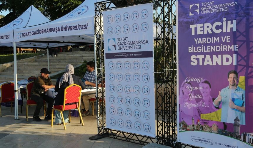 TOGÜ'den Üniversite Adaylarına Tercih Desteği! Hıdırlık Meydanı'nda Bilgilendirme Masası Kuruldu