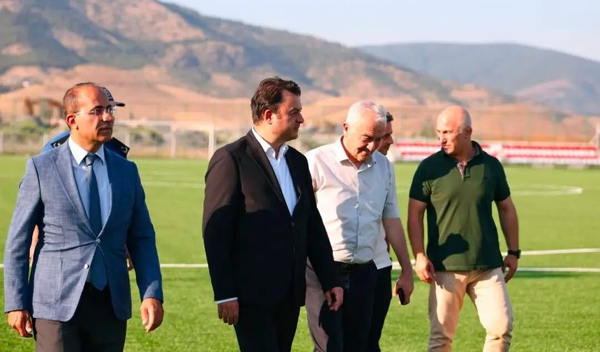 Vali Abdullah Köklü Sentetik Futbol Sahalarında İncelemelerde Bulundu