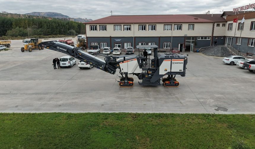 Tokat Belediyesi Araç Filosuna Yeni Asfalt Kazıma Makinesi Kazandırdı