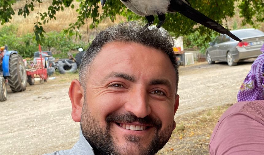 Tokat'ta Çiftçi ile Saksağanın Dostluğu Görenleri Şaşırtıyor