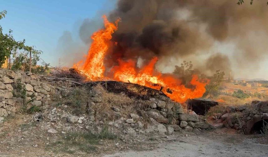Güzelyurt ilçesinde tarihi ev alev alev yandı