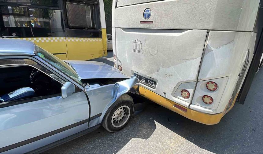 Karaman'da otomobil halk otobüsüne çarptı: 1 yaralı