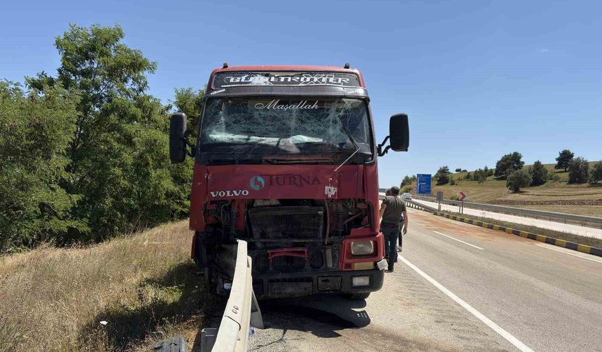 Kastamonu'da tır ile çarpışan traktörün sürücüsü hayatını kaybetti
