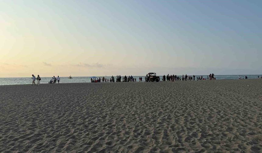 Tur ile gelip denize giren 16 yaşındaki çocuk kayboldu: Son anları kamerada