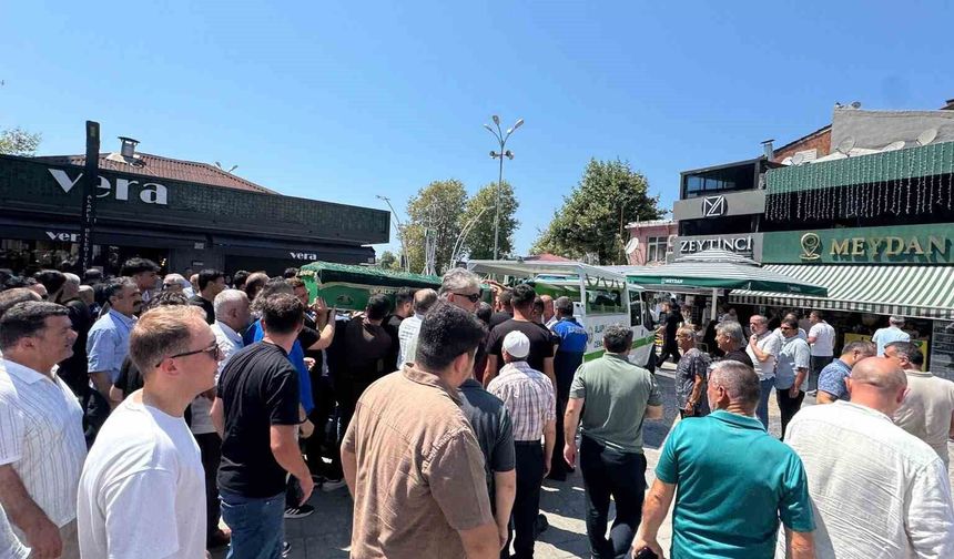 Yatağında ölü bulunan 21 yaşındaki genç son yolculuğuna uğurlandı