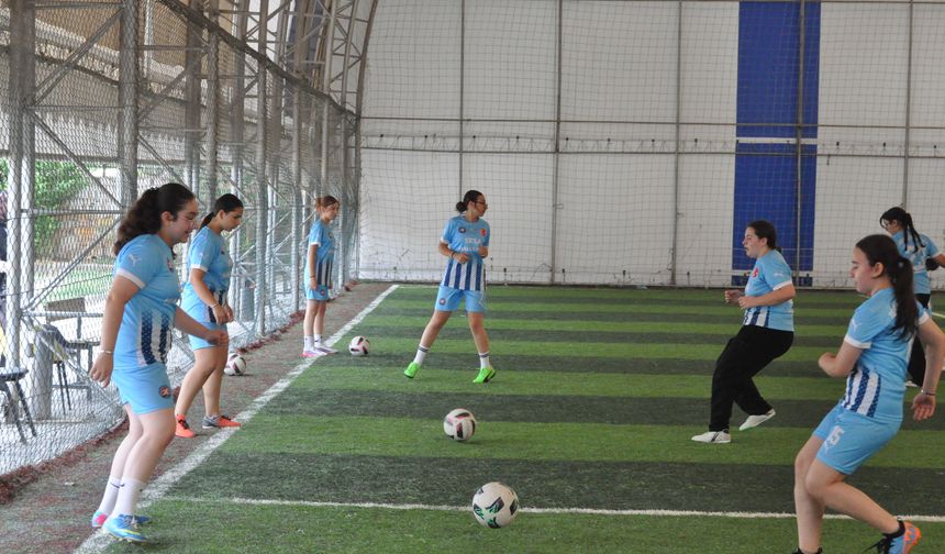 Tokat’ta Kız Futbolunun Parlayan Yıldızları! Sahanın Sultanları Geleceğe Hazırlanıyor