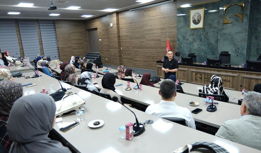 İl Müftülüğü Bünyesinde Eğitim Gören Kur’an Kursu Öğrencilerinden Rektör Yılmaz’a Ziyaret