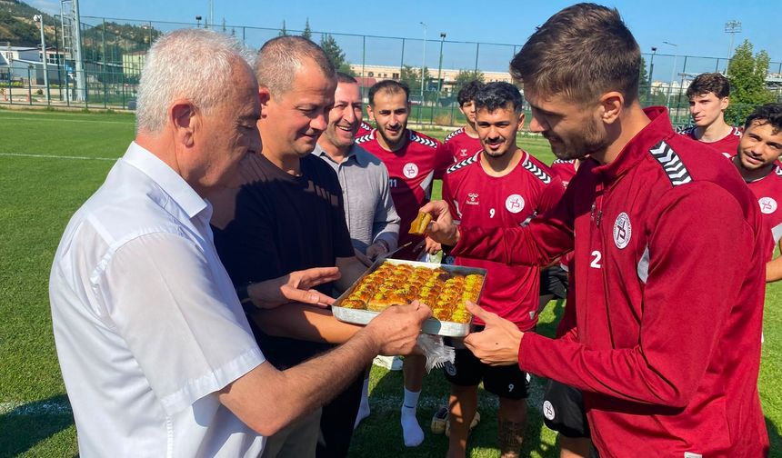 Müdür Haşim Eger'den Tokat Belediye Spor Kulübü'ne Baklavalı Moral Ziyareti