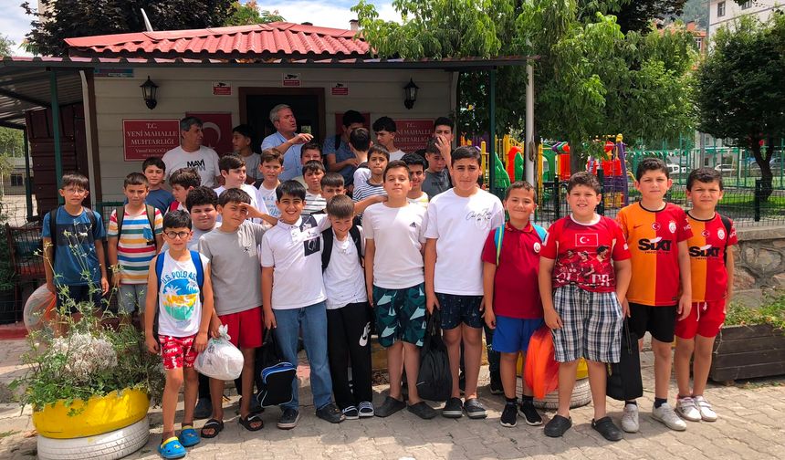 Yenimahalle çocukları aqua park havuzunda