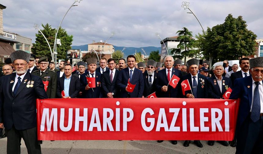 Tokat'ta 19 Eylül Gaziler Günü'nde Tarihi Taşhan'dan Cumhuriyet Meydanı'na Vefa Yürüyüşü