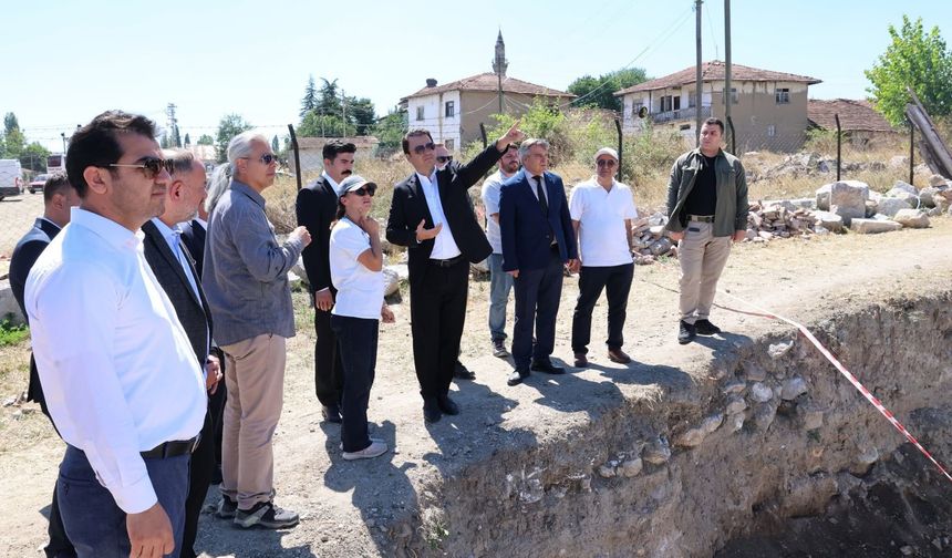 Vali Köklü, Sulusaray'daki Sebastopolis Antik Kenti'nde İncelemelerde Bulundu