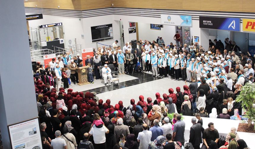 Tokat'ta 190 Hafız Öğrenci Umre Yolculuğuna Uğurlandı