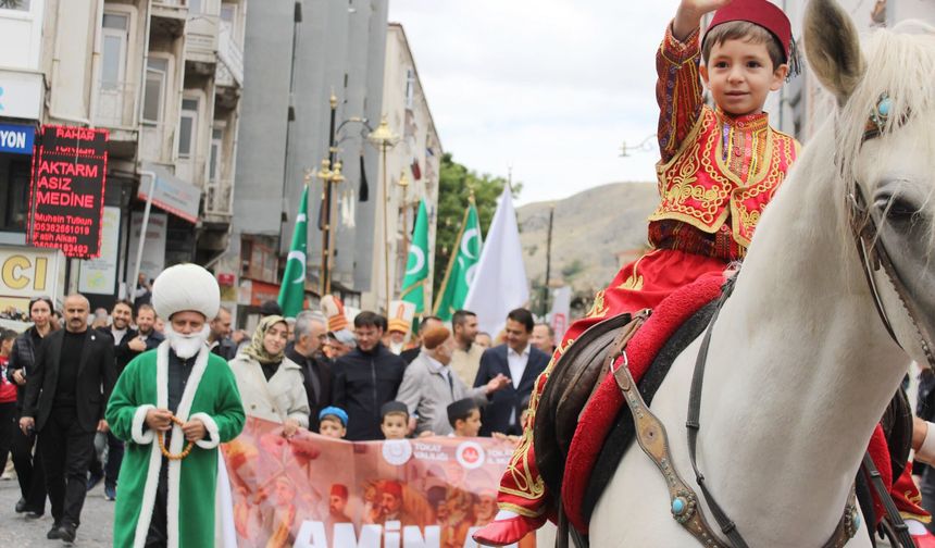 Tokat'ta Asırlık Gelenek Yeniden Canlandı! Minikler İçin Renkli Amin Alayı ve Bed-i Besmele Töreni