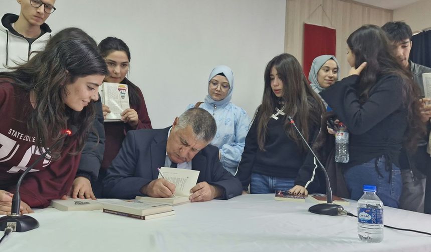 Tokatlı Yazar Turan Yalçın,  TOGÜ Turhal Uygulamalı  Bilimler Fakültesi'nde  Öğrencilerle Buluştu