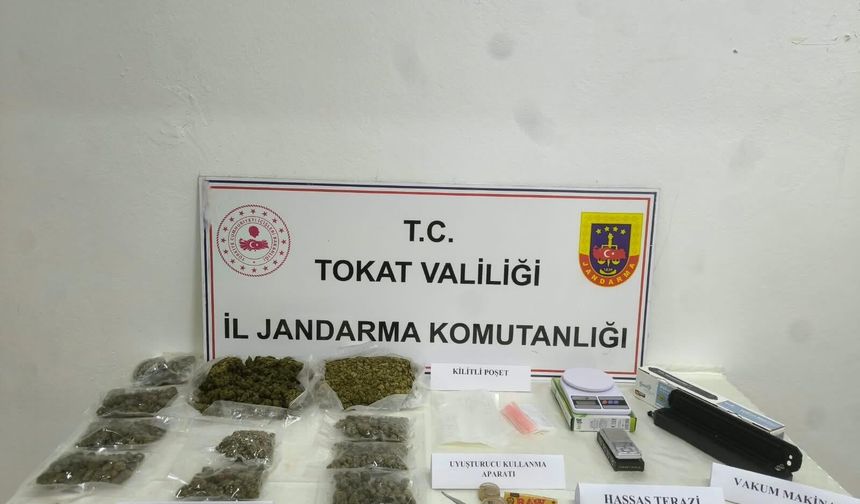 Tokat Erbaa'da U***turucu Operasyonu! 1 Kilo 780 Gram Skunk Ele Geçirildi