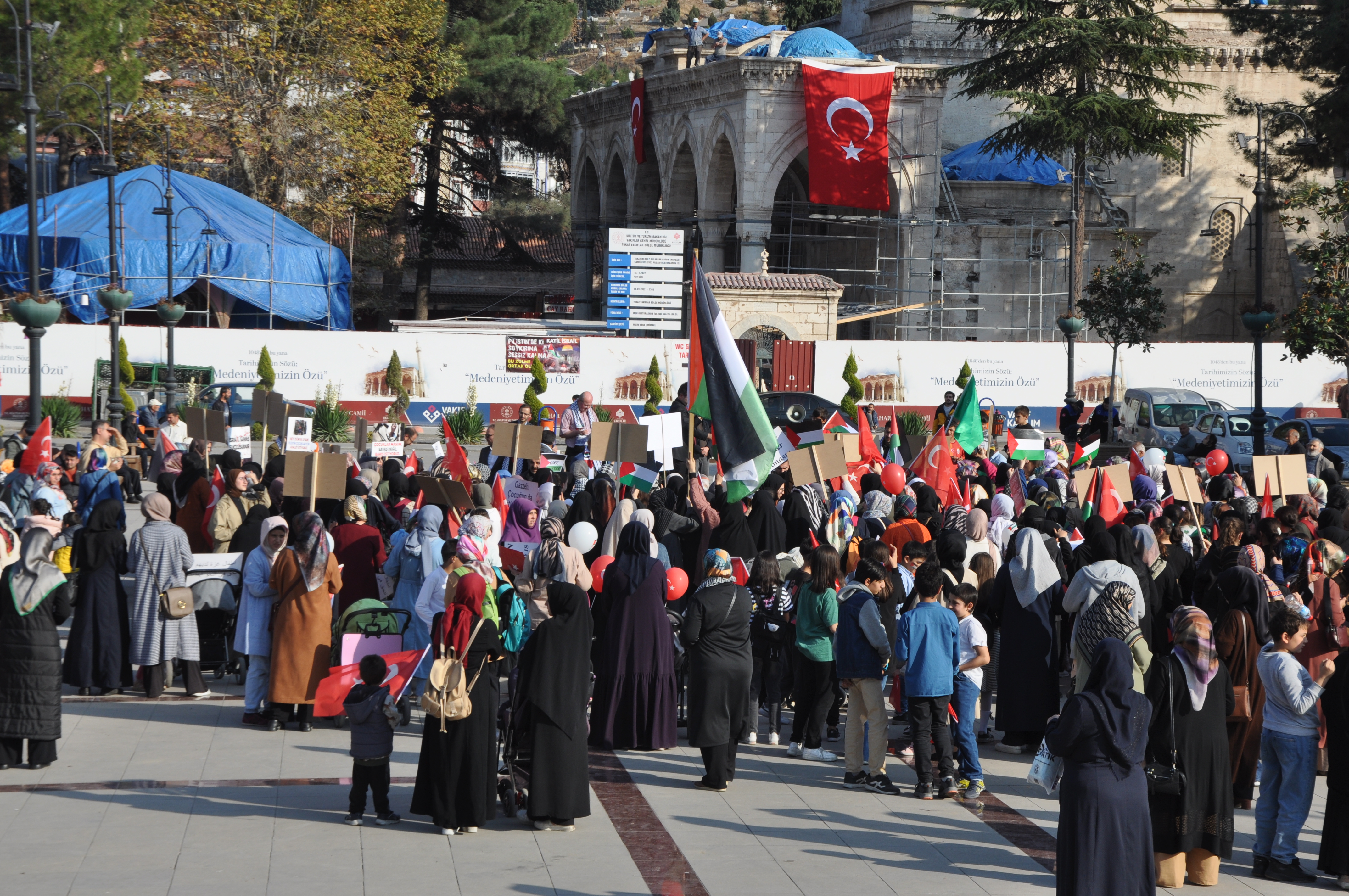 Milli İrade Platformu Tokat Filistin Dayanışma Grubu bugün Filistin için Çocuk-Anne ele ele yürüyüş programı (16)