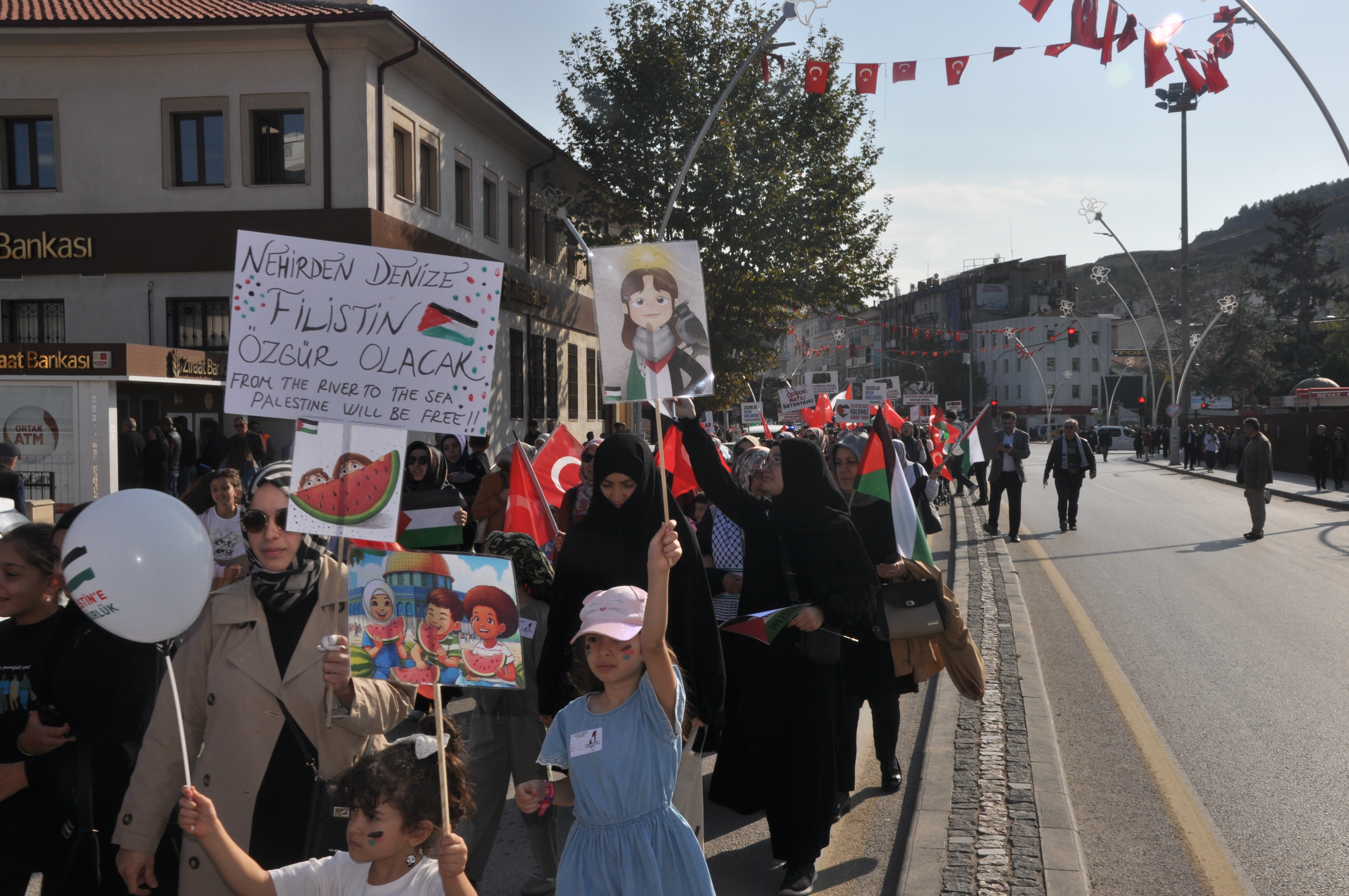 Milli İrade Platformu Tokat Filistin Dayanışma Grubu bugün Filistin için Çocuk-Anne ele ele yürüyüş programı (4)