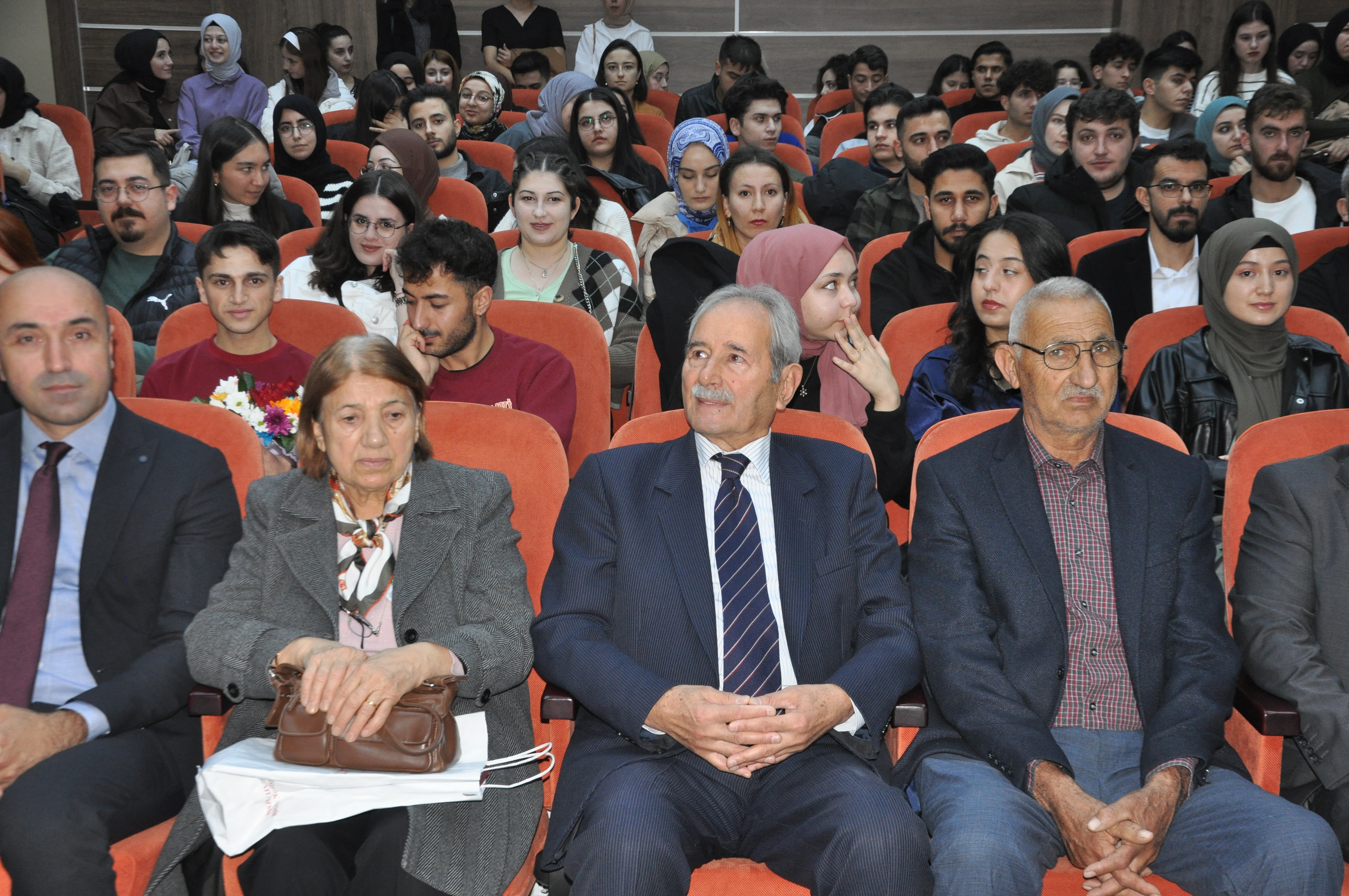 Vekil Zengin, öğretmen babasının gününü kutladı (1)