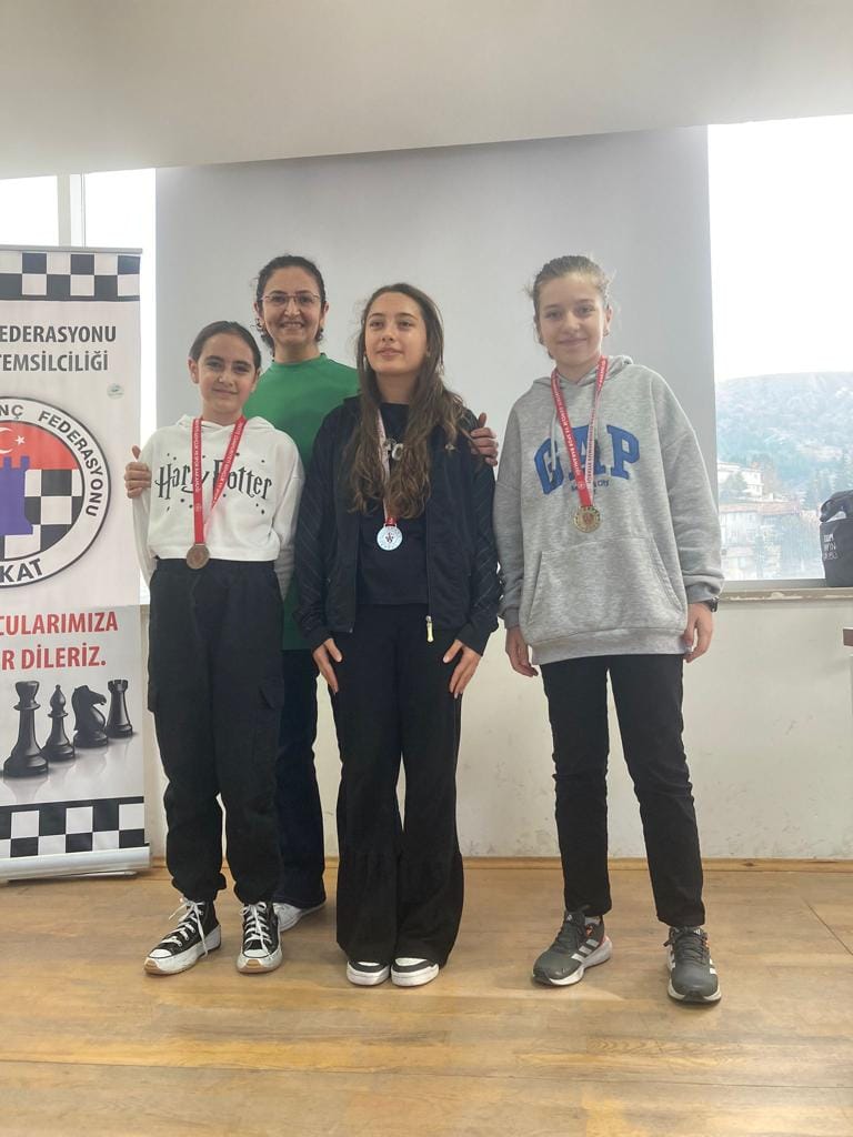 Satranç Şampiyonası’nda Dereceye Giren Sporcular Ödüllendirildi (2)