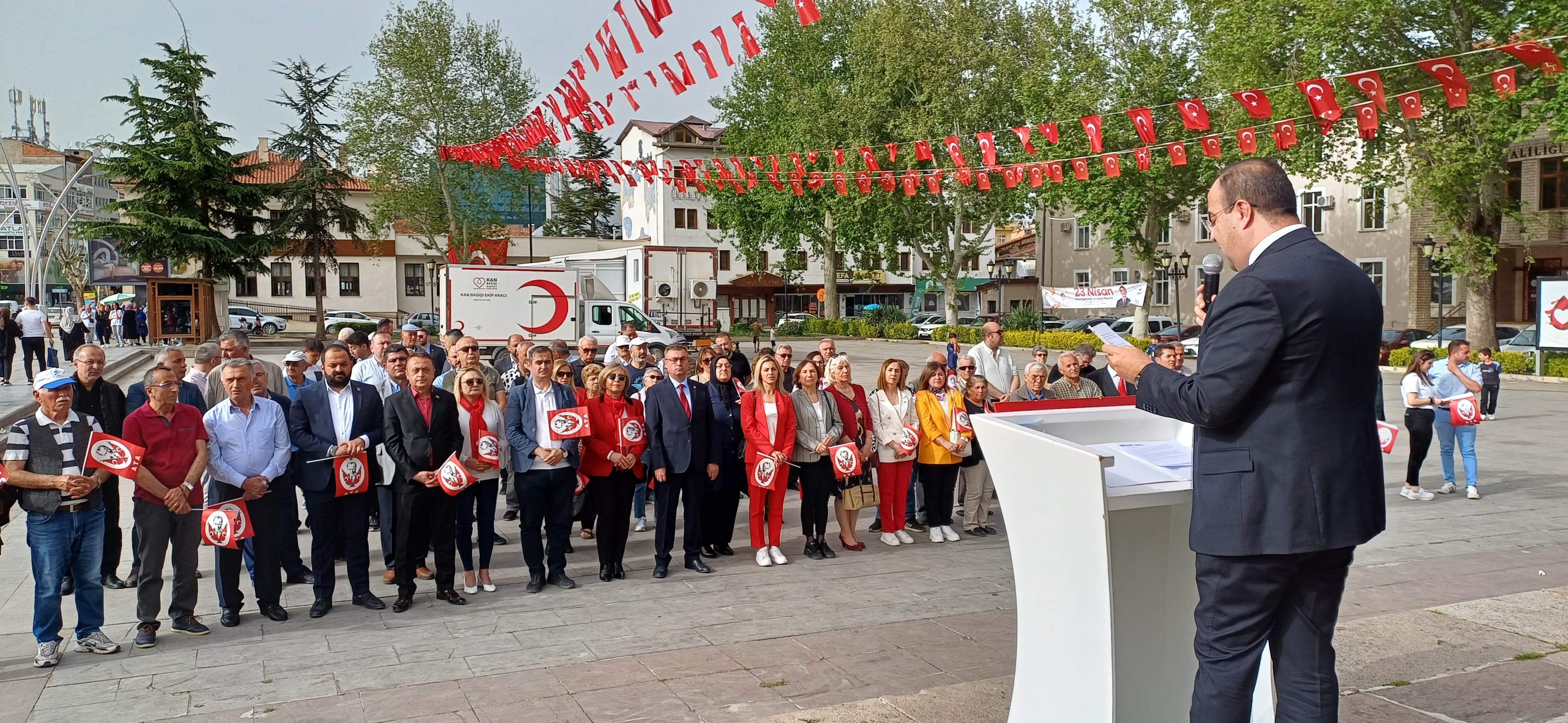 Chp Tokat İl Başkanlığı Atatürk Anıtı'na Çelenk Sunarak 23 Nisan'ı Kutladı (15)