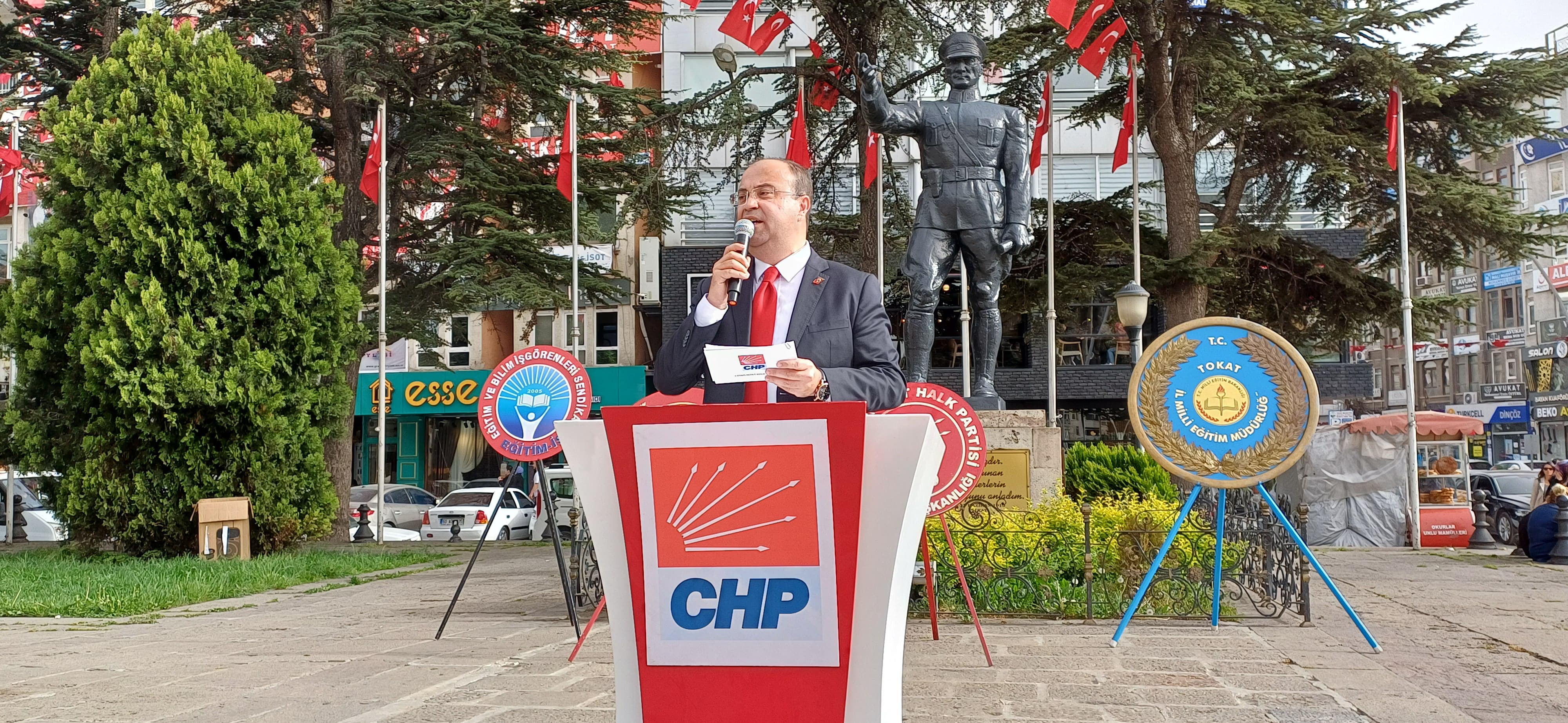Chp Tokat İl Başkanlığı Atatürk Anıtı'na Çelenk Sunarak 23 Nisan'ı Kutladı (16)