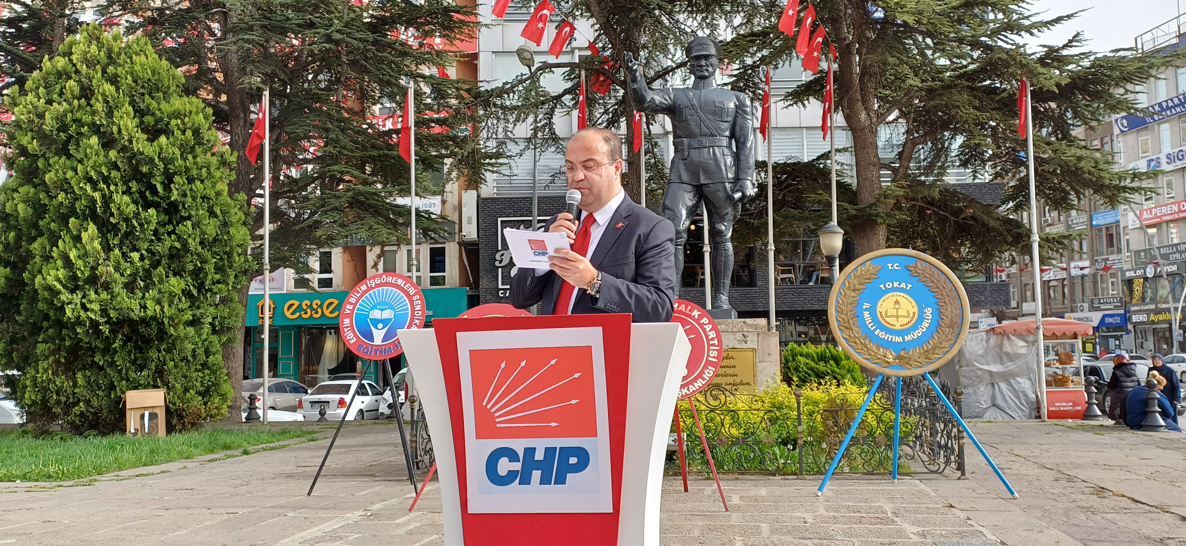Chp Tokat İl Başkanlığı Atatürk Anıtı'na Çelenk Sunarak 23 Nisan'ı Kutladı (18)